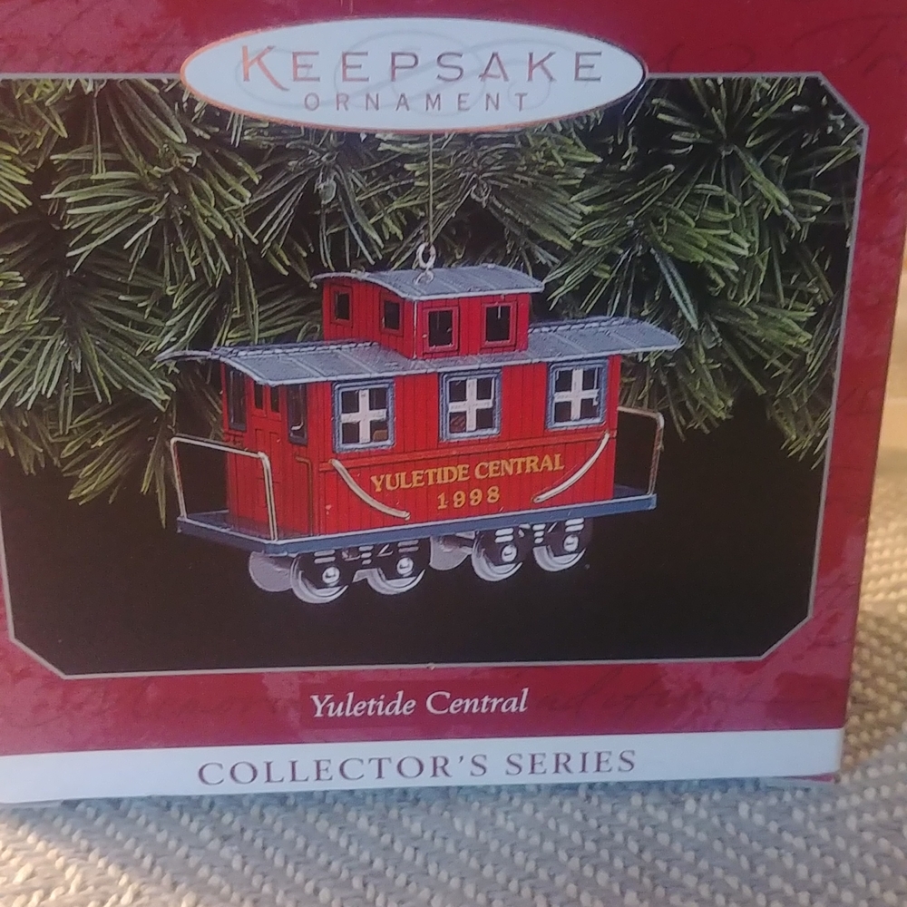 Vintage 1998 Yuletide Central 5th in series
